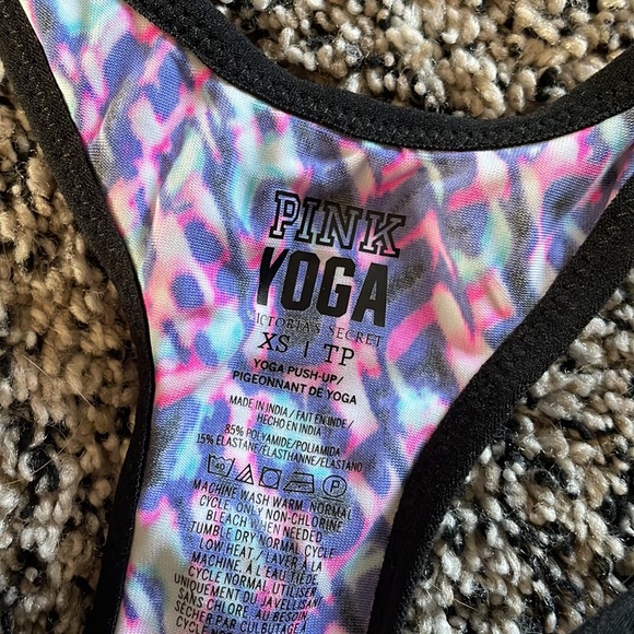 2 New Victoria Secret Pink formed padded sports bra xs multicolor tiger Love - Picture 3 of 7